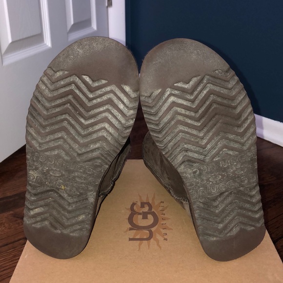 Classic short chocolate brown size 6 ugg boots - Picture 6 of 7